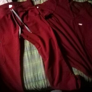 Figs Small Kade Cargo Pants and Catarina Top. Excellent used condition.No flaws.